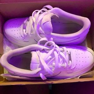 Air Force 1s size: 6.5 youth